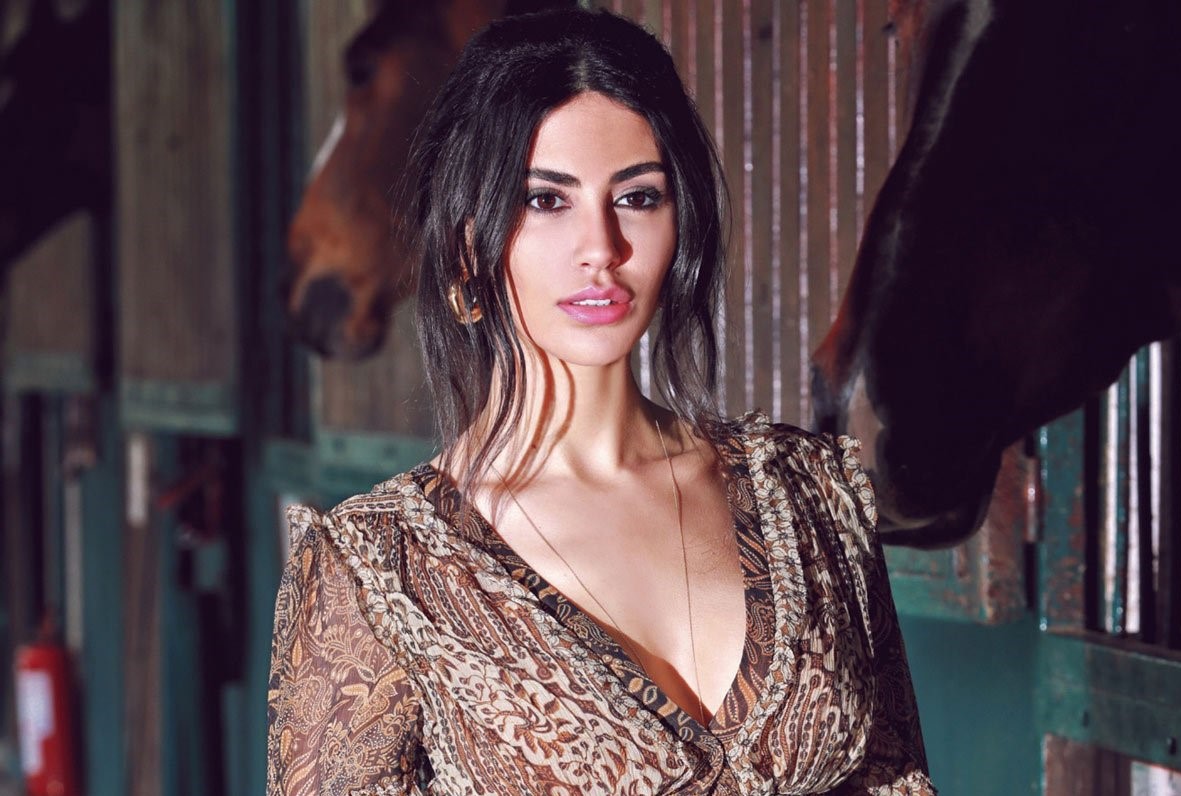 Mərakeşli model: "Qapıda əli silahlılar vardı, qorxumdan dedim ki..."